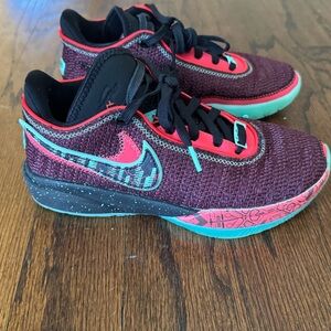 Nike LeBron XX 20 Basketball Shoes